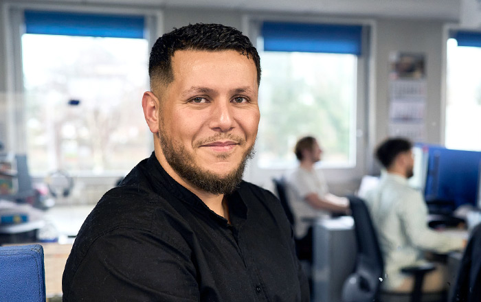 Yassine, responsable service clients LPS & NPS